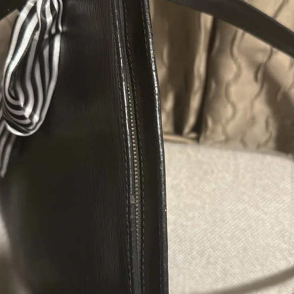 Louis Vuitton Black Authentic Epi Saint Jacques GM - VI0923 - Picture 7 of 16